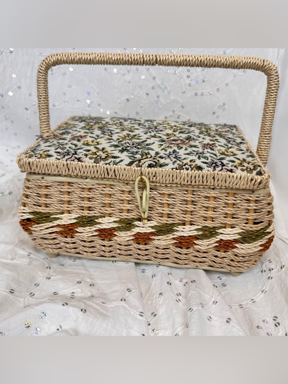 Vintage Wicker Sewing Basket Floral Tapestry Lid + Sewing Notions Taiwan